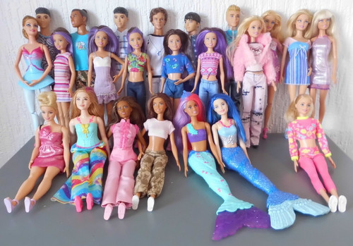 Barbie dolls fully - ~, dressed
